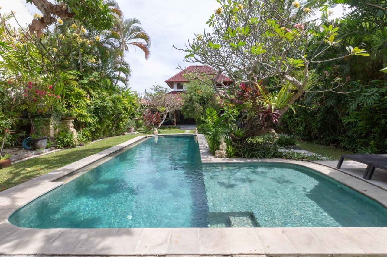 Villa Poppy Seminyak Экстерьер фото